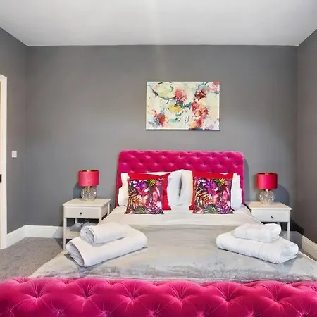 The Olive - 3 Bedroom - Free Parking * Харрогейт