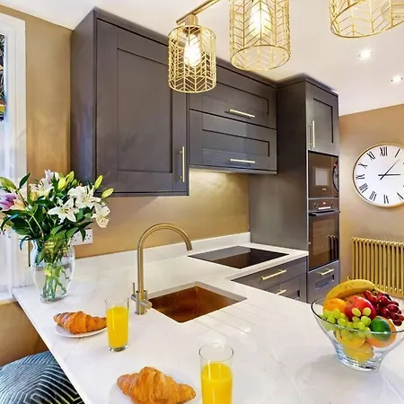 The Olive - 3 Bedroom - Free Parking *